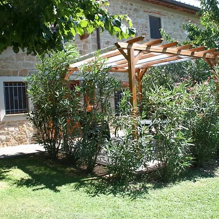 Podere Piana 아파트 *